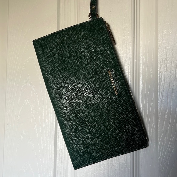 Michael Kors Bags Emerald Green Michael Kohls Clutchwrislet Poshmark